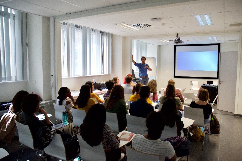 Inschrijvingen voor de Zomerschool cursussen 'Gezondheid & Migratie' en 'Seksuele en Reproductieve Gezondheid & Rechten' staan open